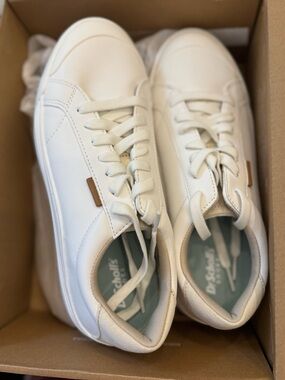 Dr. Scholl's White Low-Top Lace-Up Sneakers